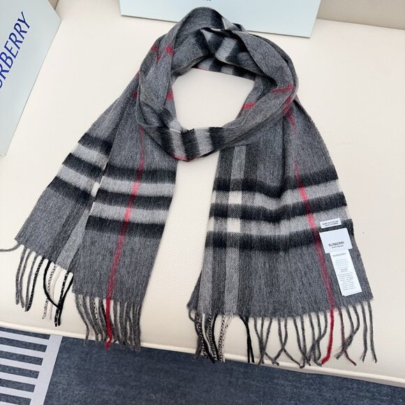 Burberry Classic Scarf - Picture 1 of 5